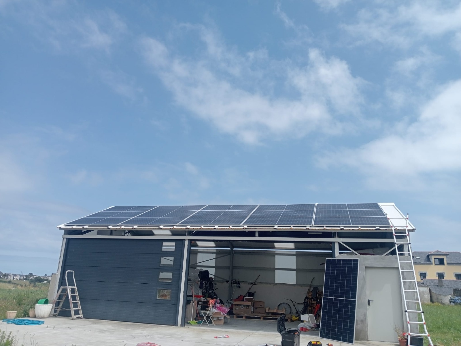 9,2kWp y 10kW de baterías